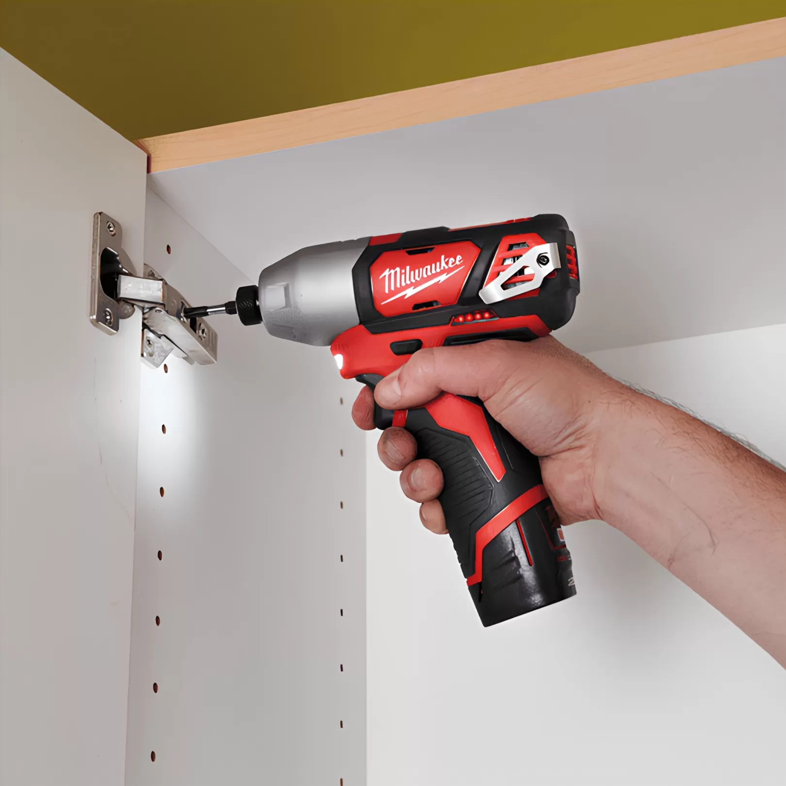 Máy Vặn Vít Milwaukee M12 BID