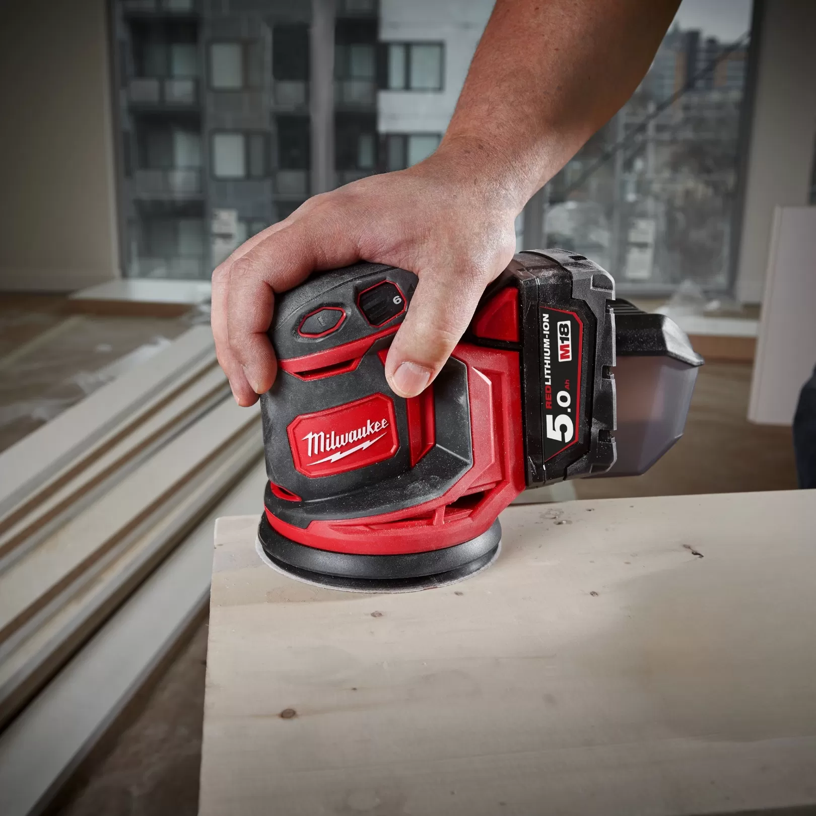 Máy Chà Nhám Milwaukee M18 BOS125-0X0