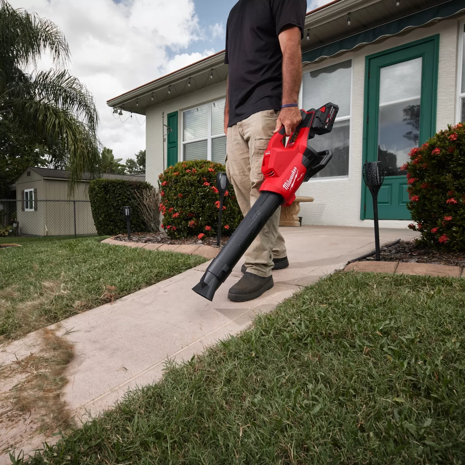 Máy Thổi Lá Milwaukee M18 F2BL-0