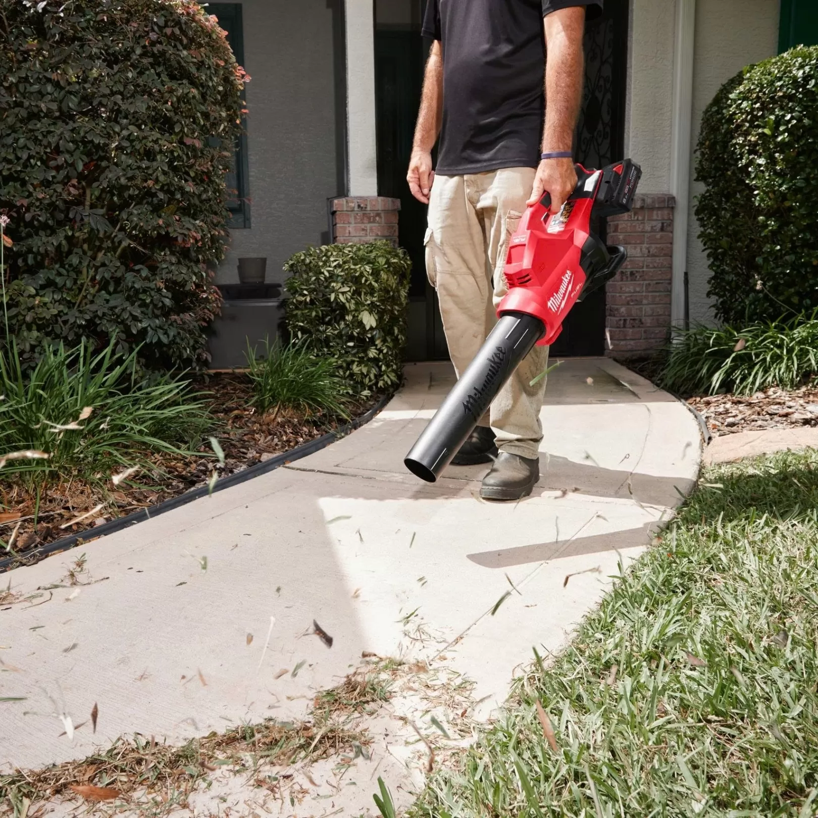 Máy Thổi Lá Milwaukee M18 F2BL-0