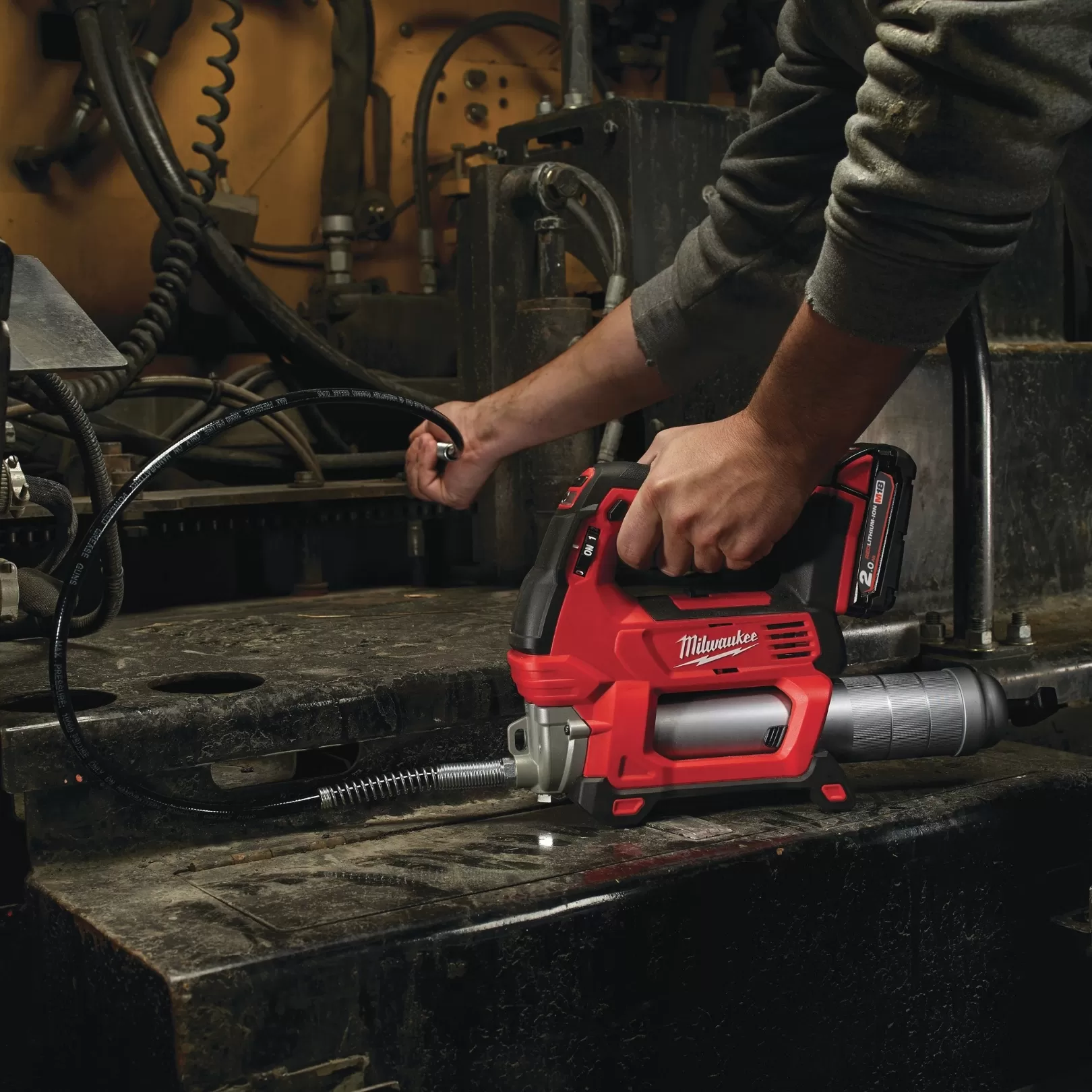 Máy Tra Mỡ Milwaukee M18 GG-0