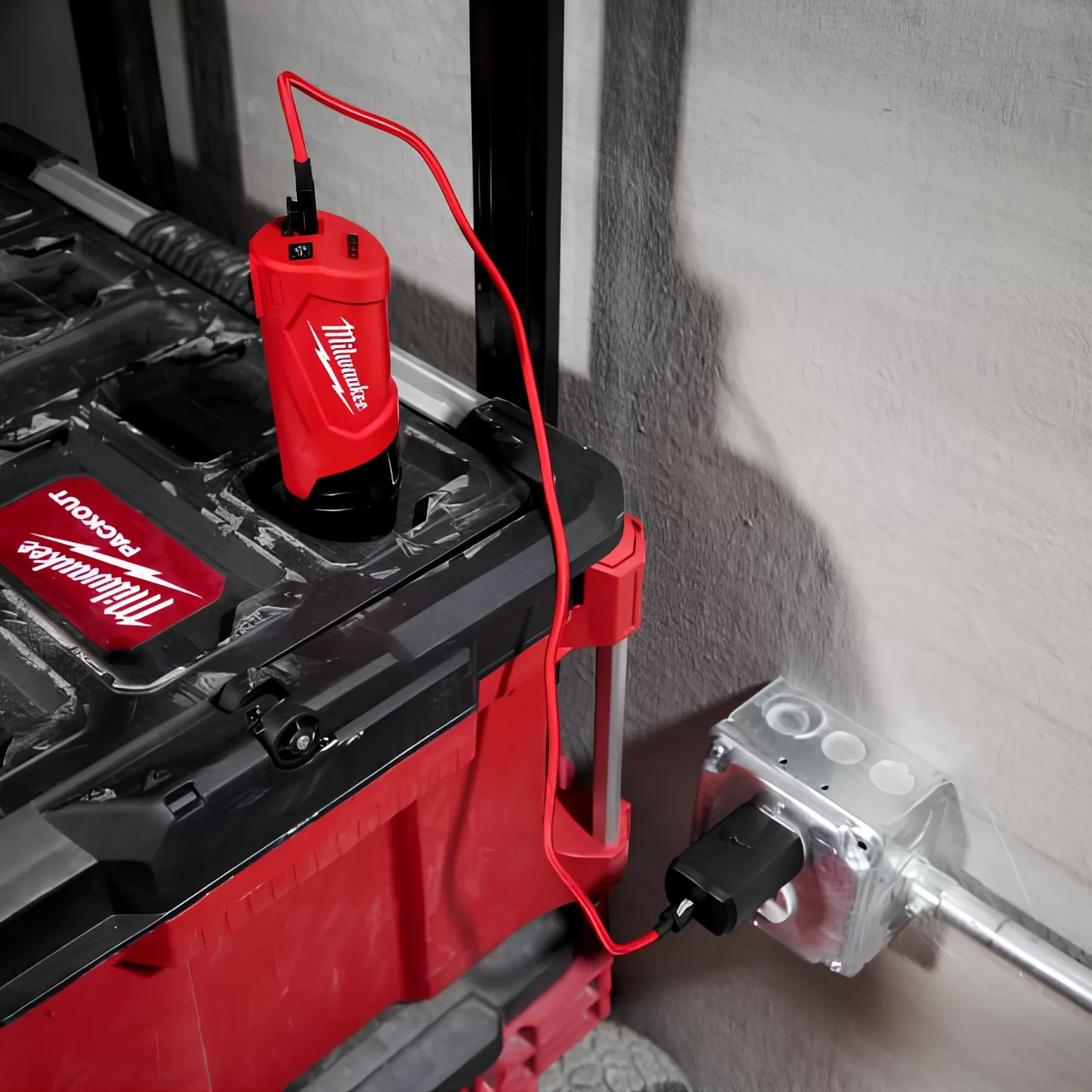 Bộ Sạc Di Động Nhỏ Gọn Milwaukee M12 TC2