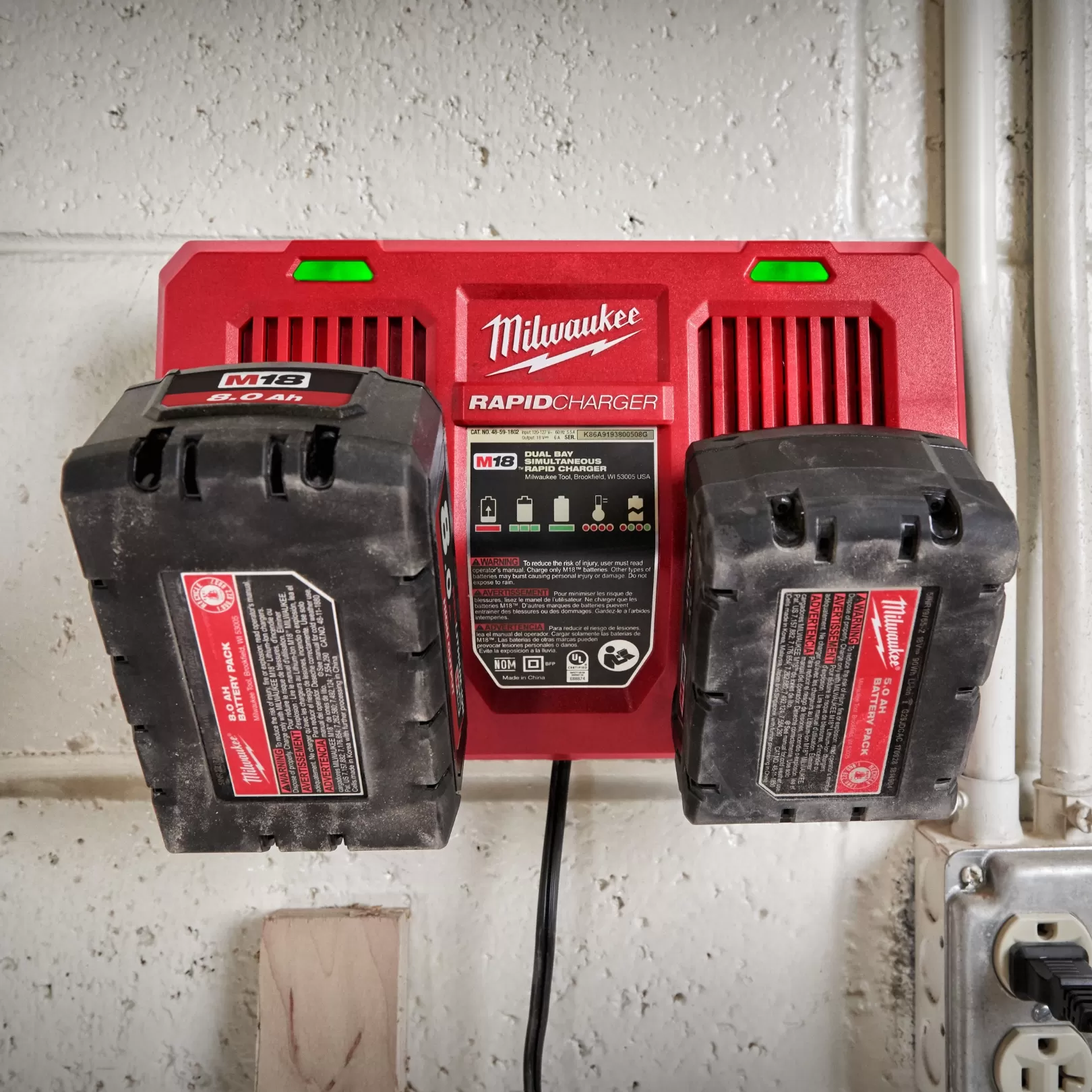 Sạc Nhanh 18V Milwaukee M18 DFC (2 Cổng)