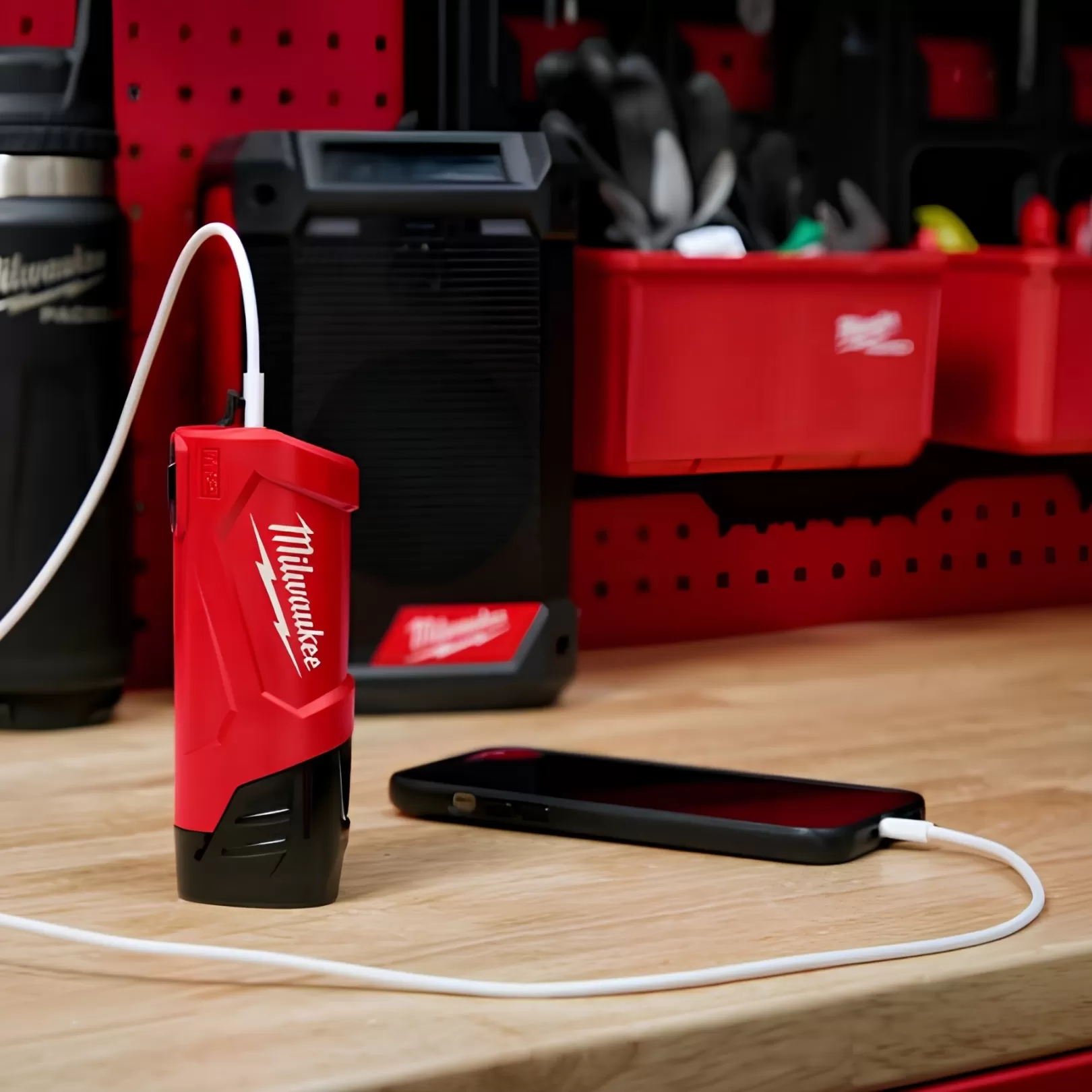 Bộ Sạc Di Động Nhỏ Gọn Milwaukee M12 TC2
